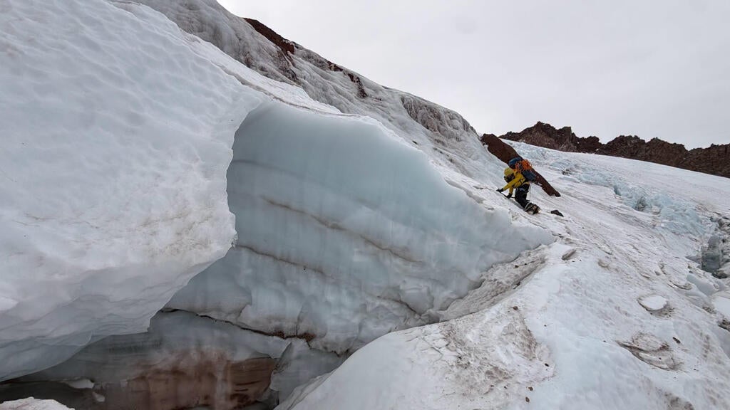 Florida man injured climbing California's Mount Shasta rescued after 2 nights in freezing temps — CBS Bay Area (KPIX), League City Technology news