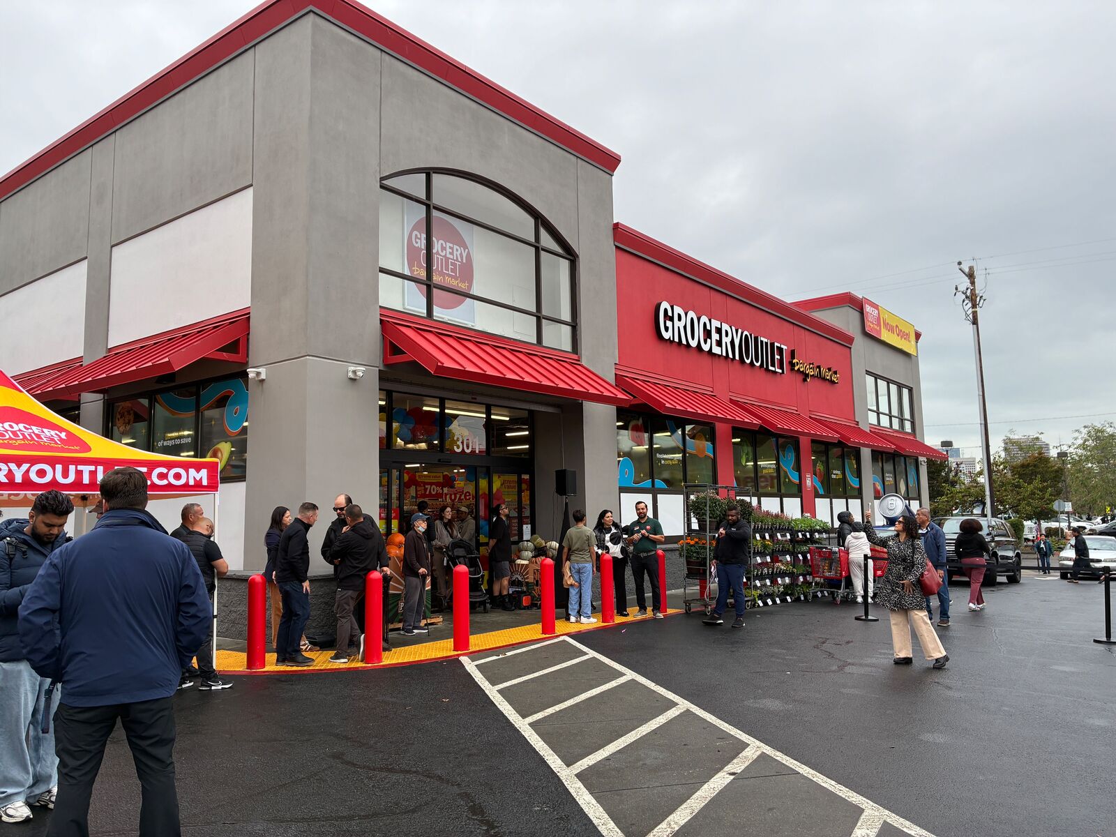 New Grocery Outlet opens in Oakland’s Eastlake neighborhood — The Oaklandside, League City Business news